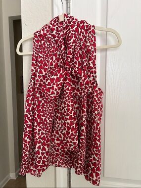 NWT - ADORABLE HEART MOTIF SLEEVELESS TOP WITH OR WITHOUT BOW